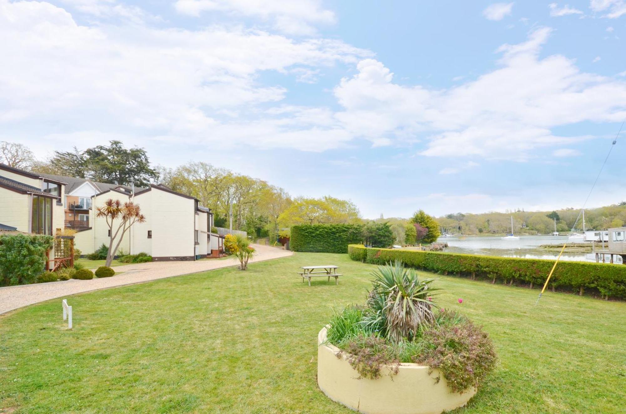 Апартаменти Whippingham, Creek Gardens - Isle Of Wight Wootton Bridge  Екстер'єр фото